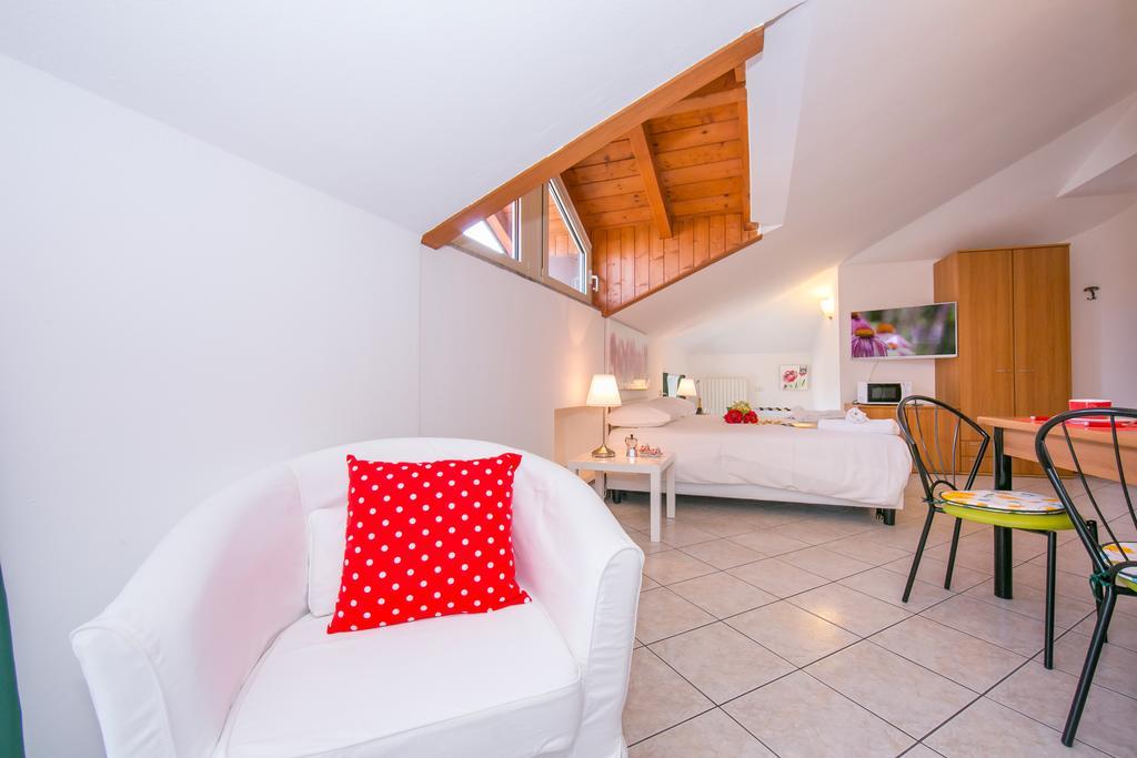 Residence Riva Del Lario Gravedona Eksteriør billede